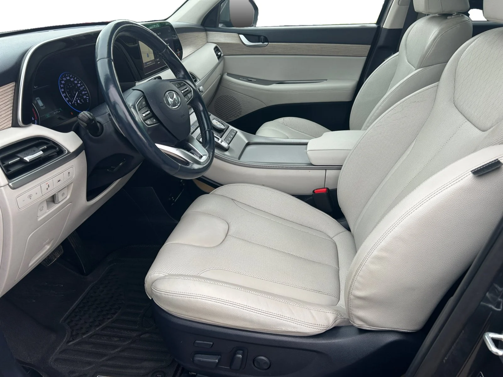 Used 2020 Gray Hyundai Luxury AWD image 14