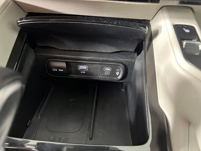 Used 2023 White Kia S image 26