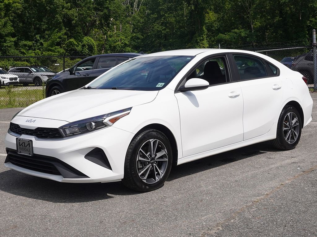 Used 2024 White Kia LXS image 6
