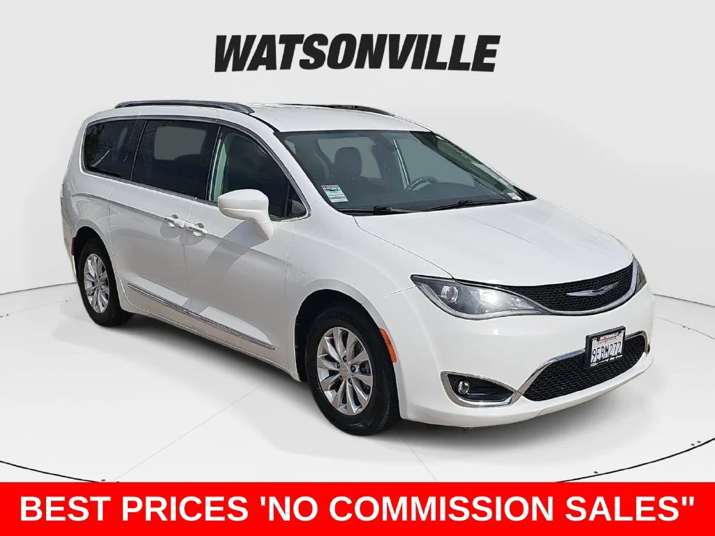 Used 2018 White Chrysler Touring L image 1