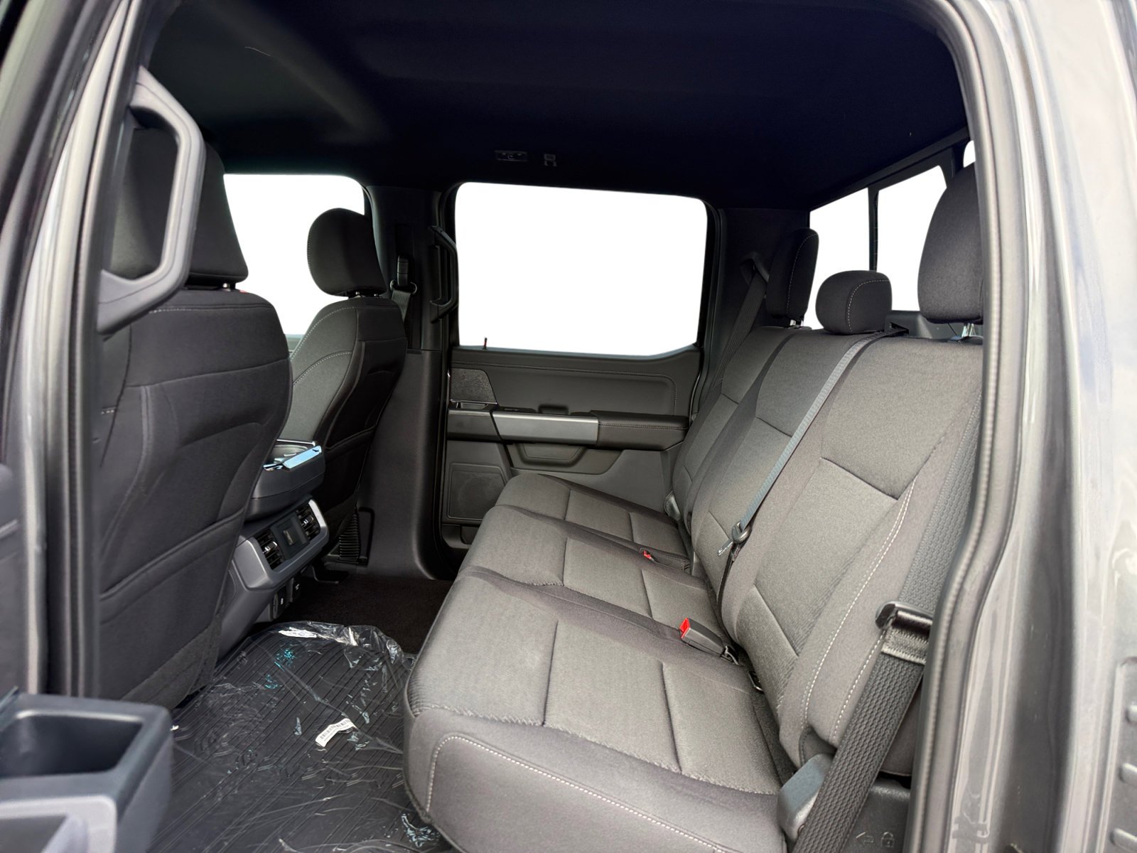 New 2026 Carbonized Gray Metallic Ford XLT image 16