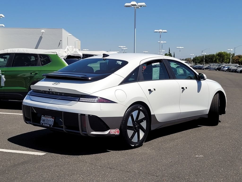 Used 2024 White Hyundai SE image 6