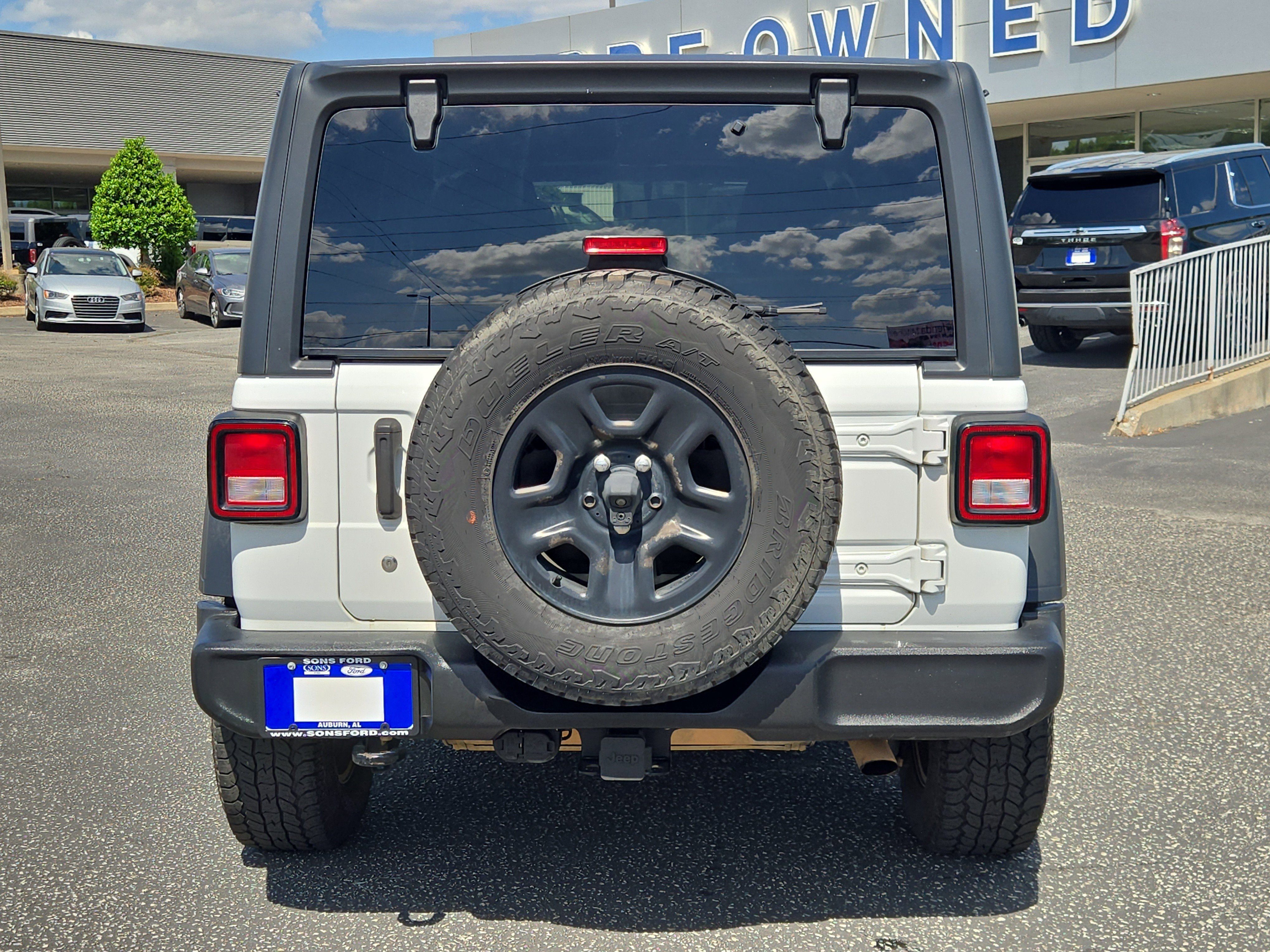 Used 2018 White Jeep Sport image 8