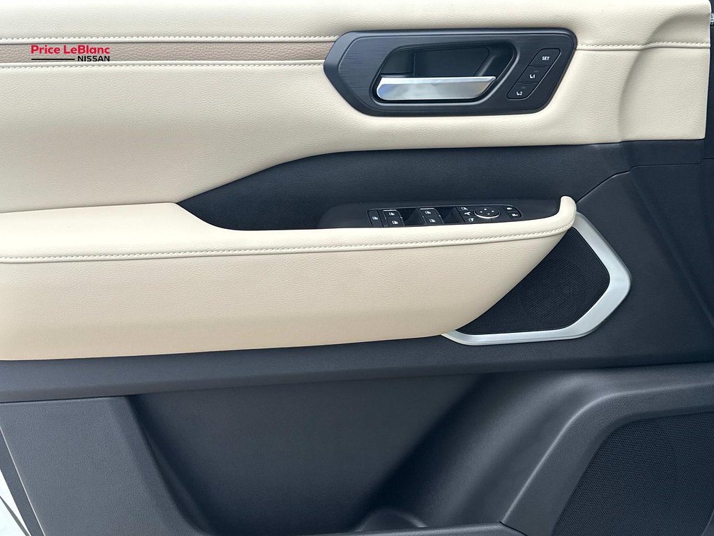 New 2026 Everest White TriCoat / Super Black Two-tone Nissan Platinum Reserve image 12