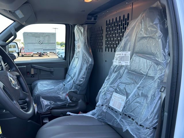 2025 Chevrolet Express Cargo Work Van - Photo 21
