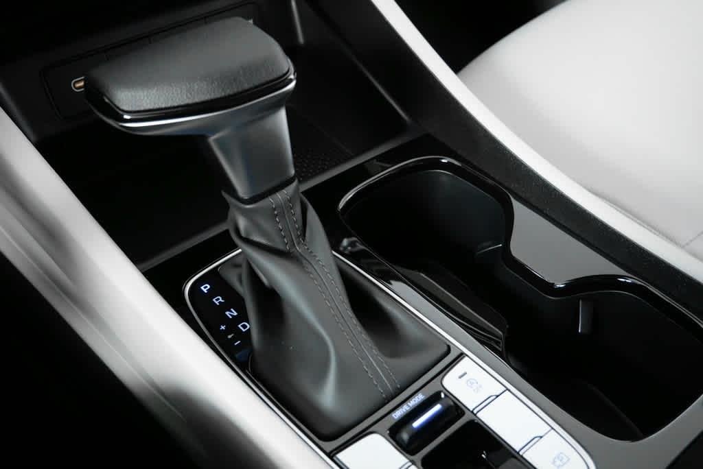 New 2026 Phantom Black Hyundai SEL FWD image 15