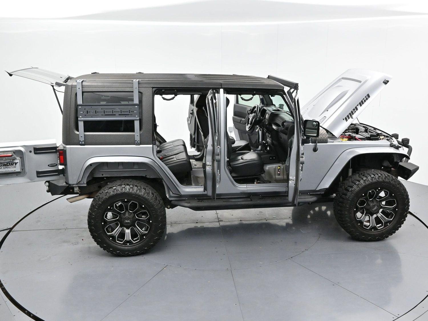 Used 2017 Billet Silver Metallic Clearcoat Jeep Smoky Mountain image 43