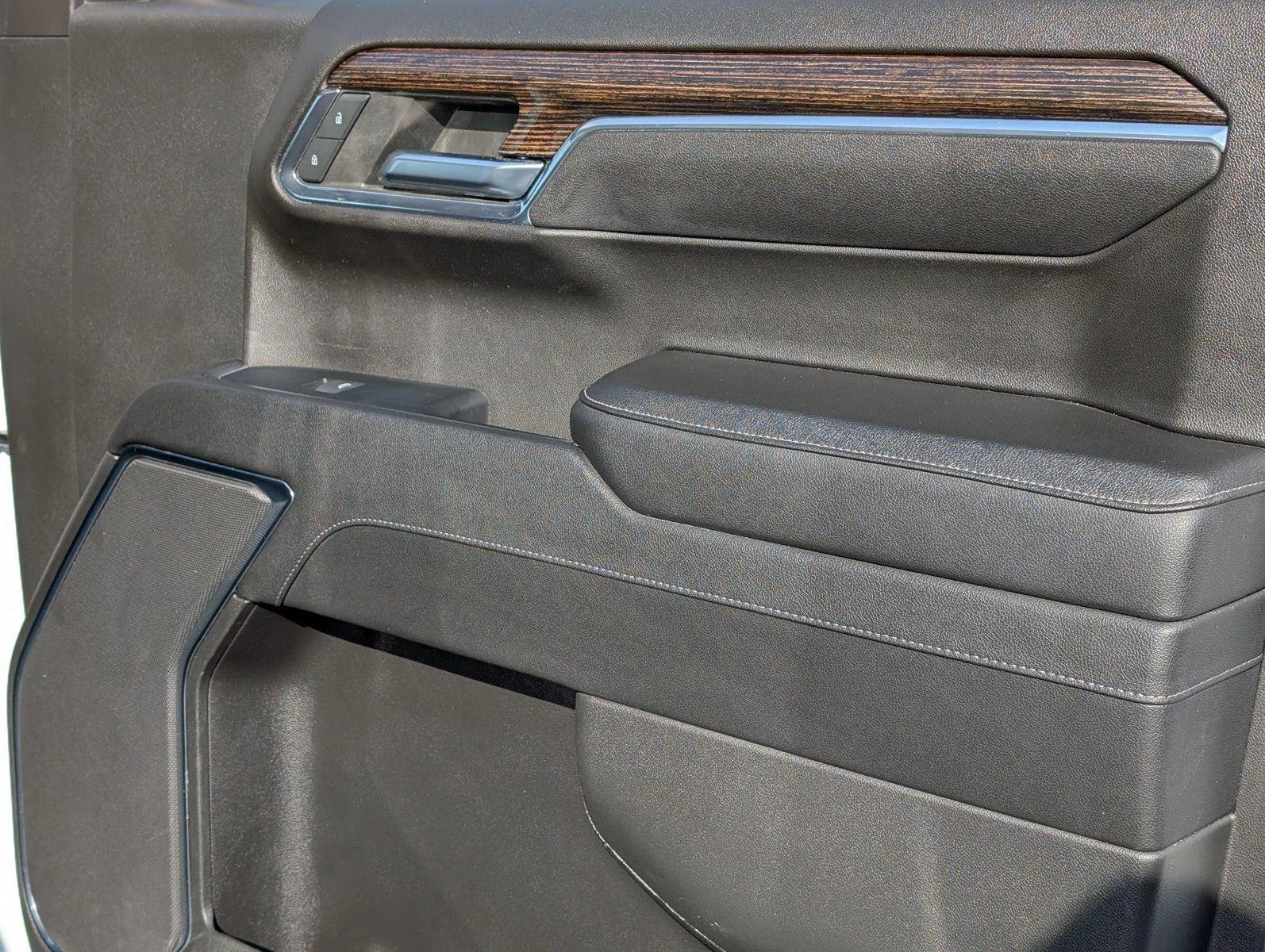Used 2023 Summit White GMC Elevation image 38