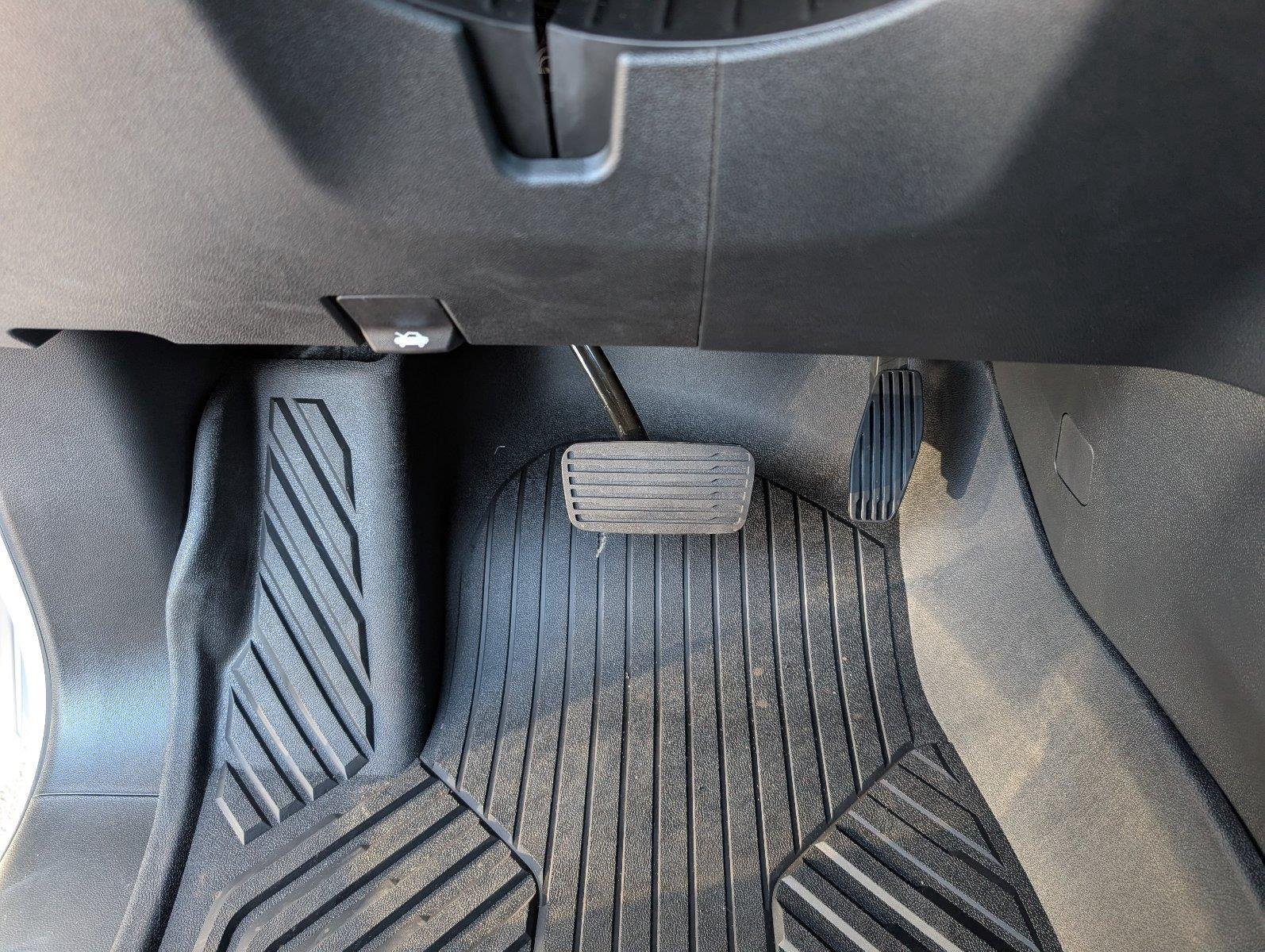 Used 2023 SUMMIT WHITE Chevrolet LTZ image 29