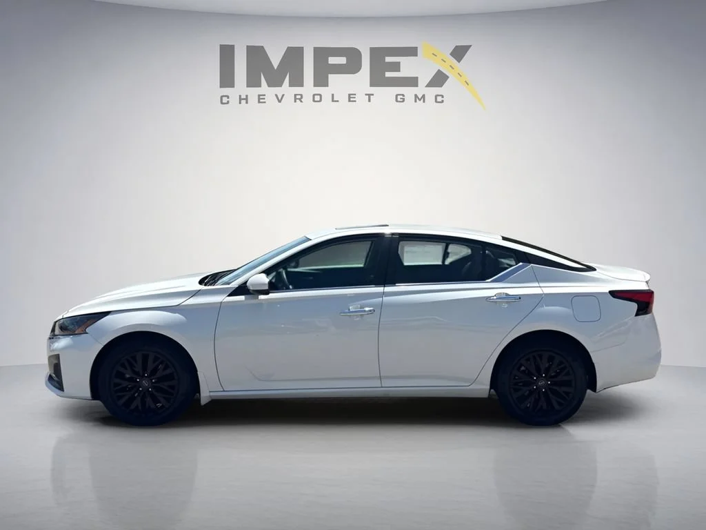Used 2025 White Nissan SV image 2