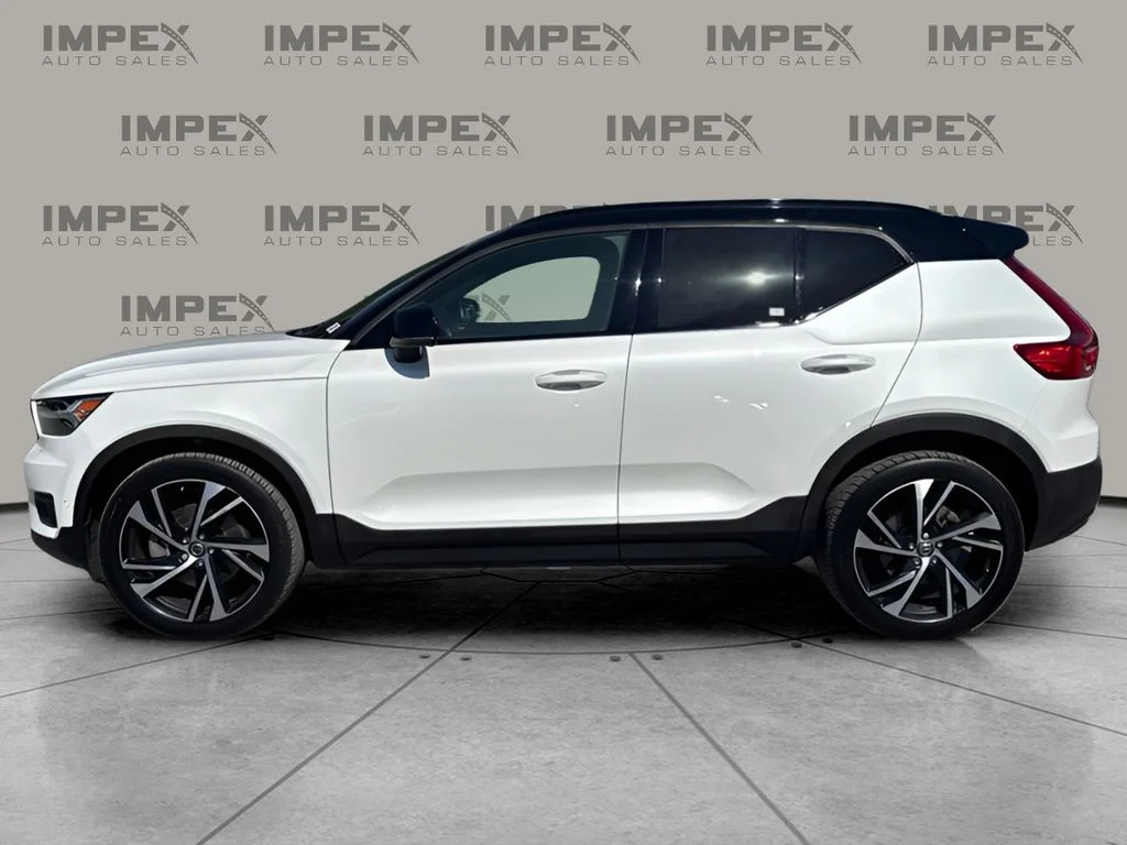 Used 2021 White Volvo R-Design image 2