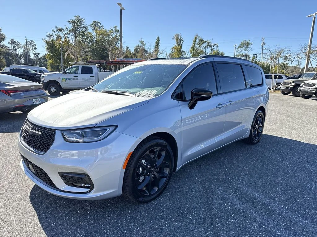 2026 Chrysler Pacifica Limited - Photo 7