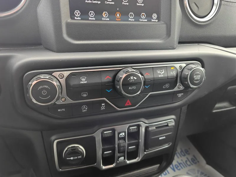 Used 2019 White Jeep Unlimited Sahara image 26