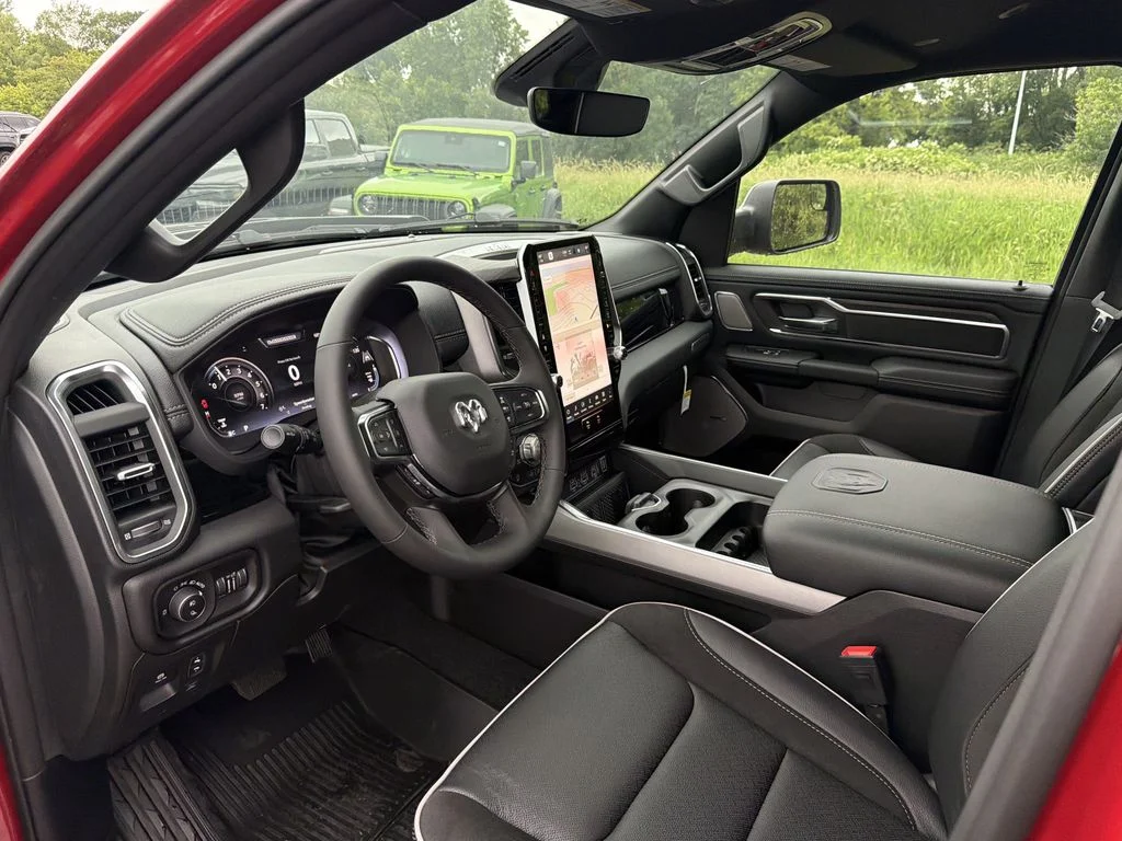New 2026 Molten Red Pearl-Coat Exterior Paint Ram Laramie image 28