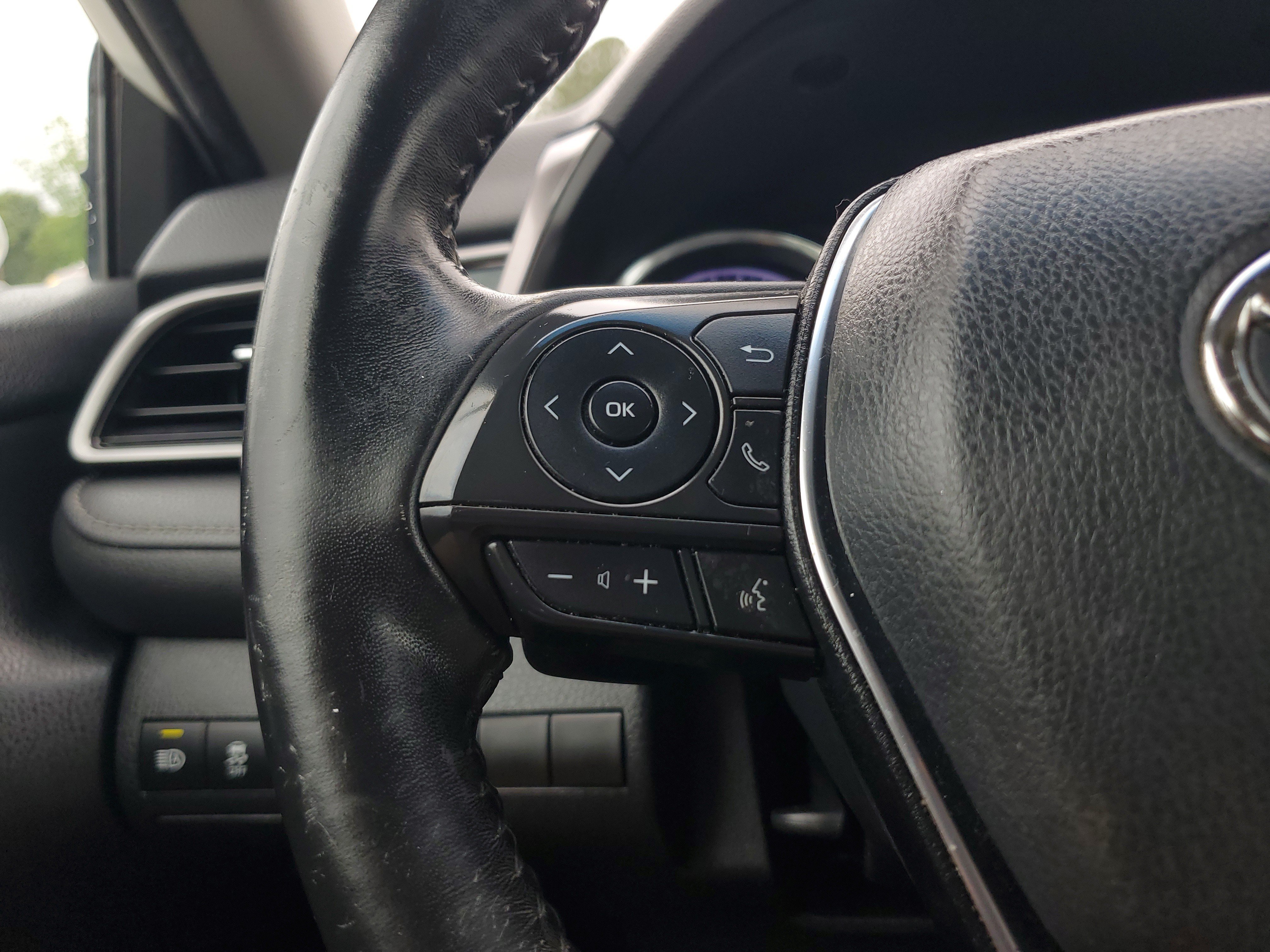 Used 2020 White Toyota SE image 18