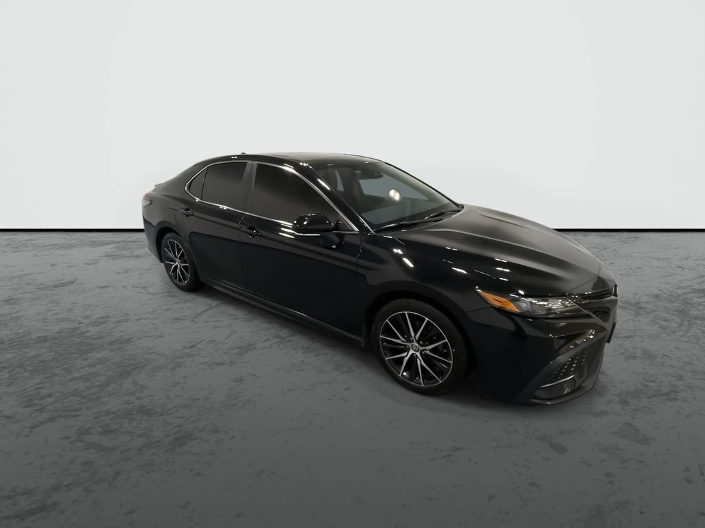 Used 2021 Toyota Camry SE with VIN 4T1G11AK7MU595442 for sale in East Moline, IL