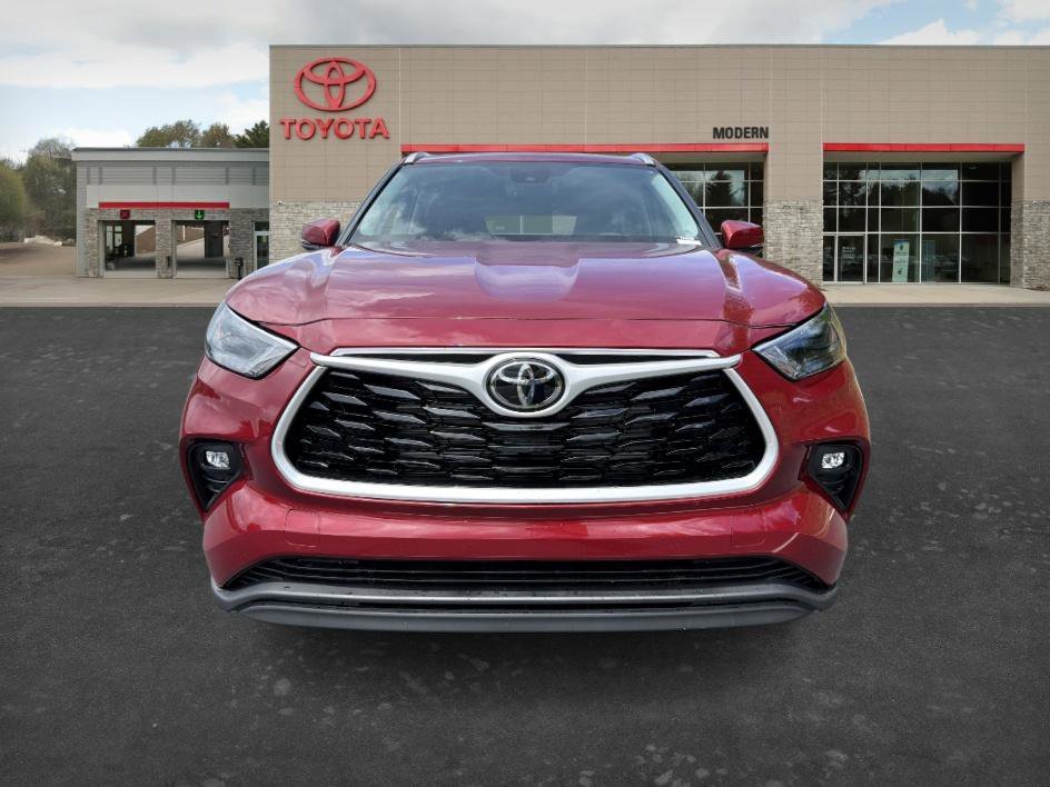 New 2026 Ruby Flare Pearl Toyota Hybrid XLE image 2