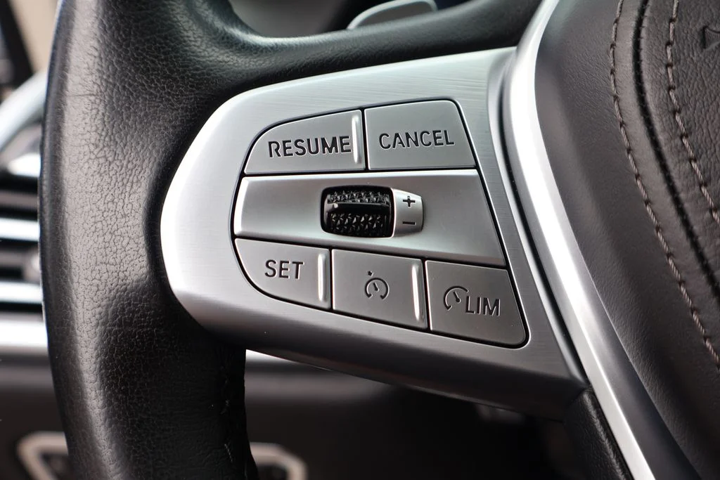 Used 2021 Gray BMW xDrive40i image 23