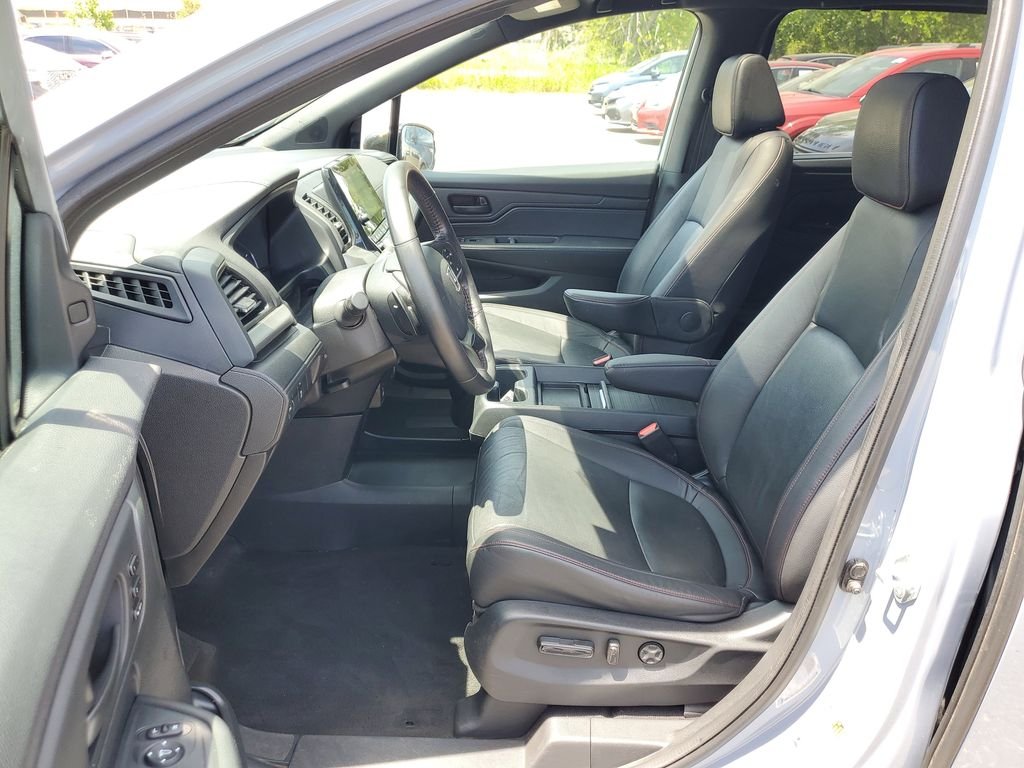Used 2023  Honda Sport image 11
