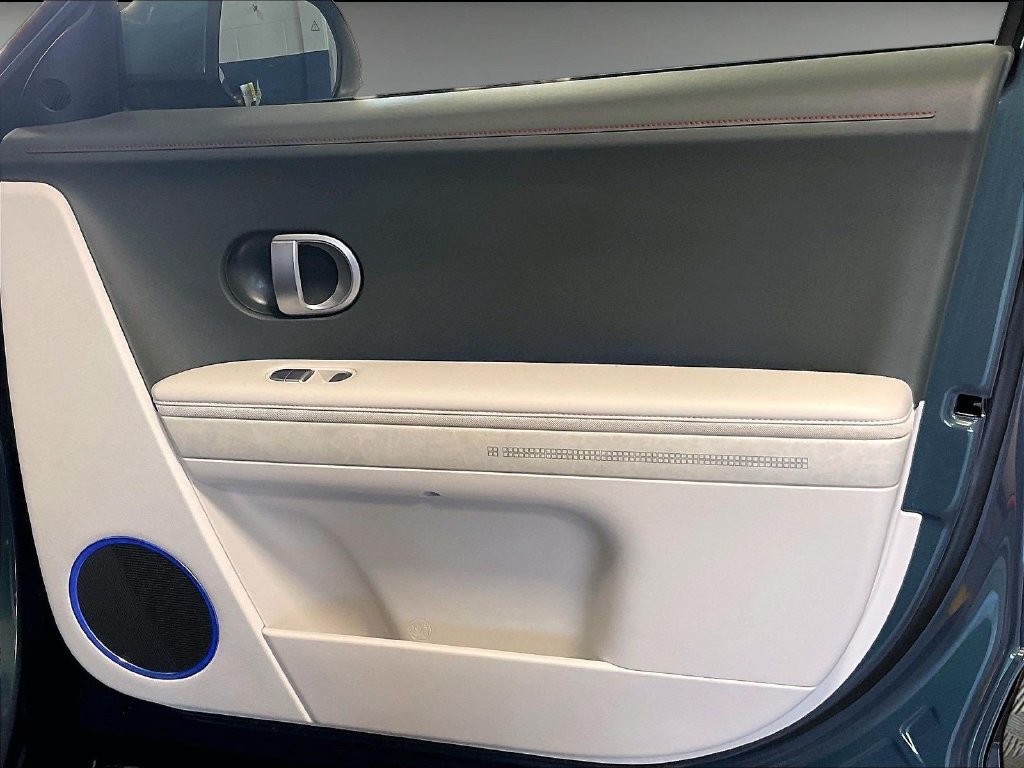 Used 2023 Green Hyundai SEL image 12