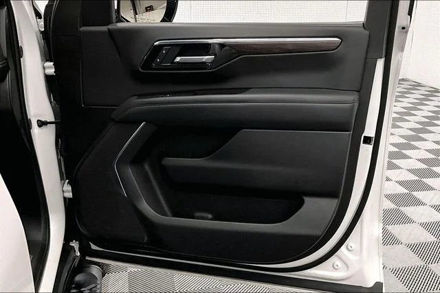 2025 Chevrolet Suburban Z71 - Photo 22