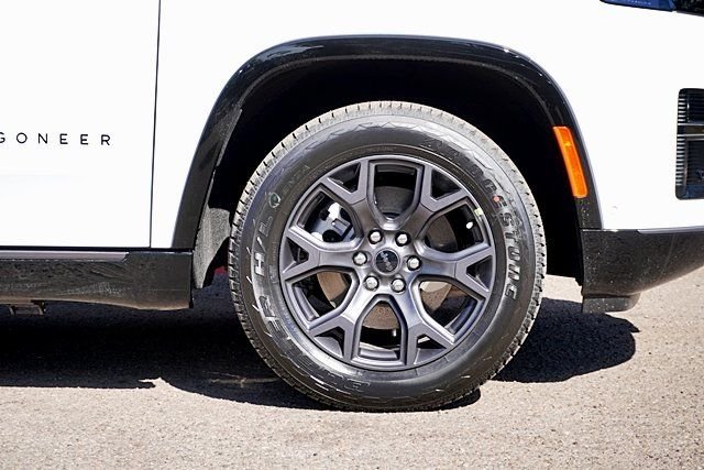 New 2026 Bright White Clear-Coat Exterior Paint Jeep Limited Altitude image 8