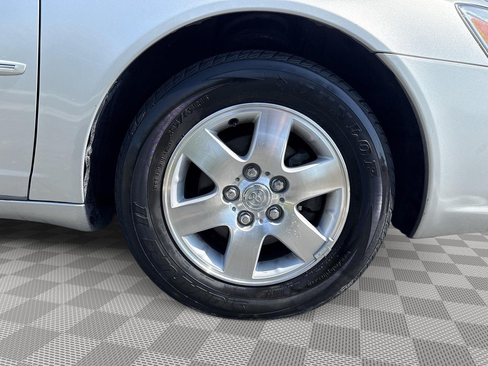 Used 2002 Lunar Mist Metallic Toyota XL image 6
