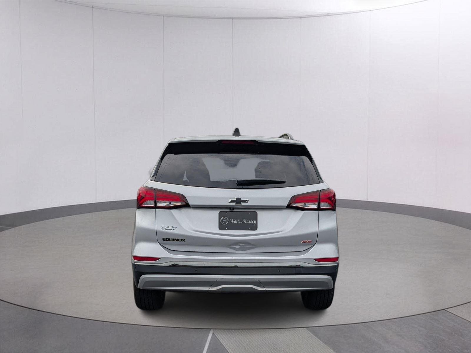 Used 2022 Silver Ice Metallic Chevrolet RS image 4