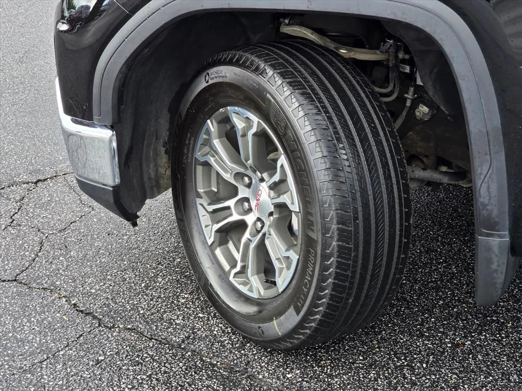 Used 2025 Black GMC SLT image 27