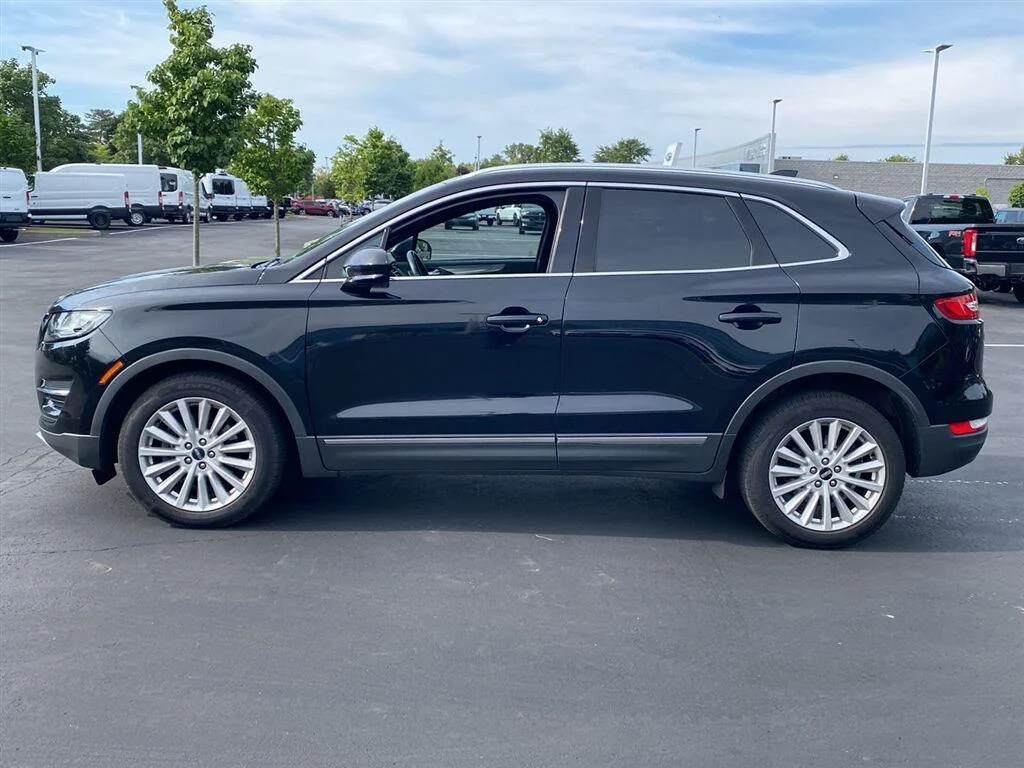 Used 2019 Infinite Black Lincoln Standard image 7