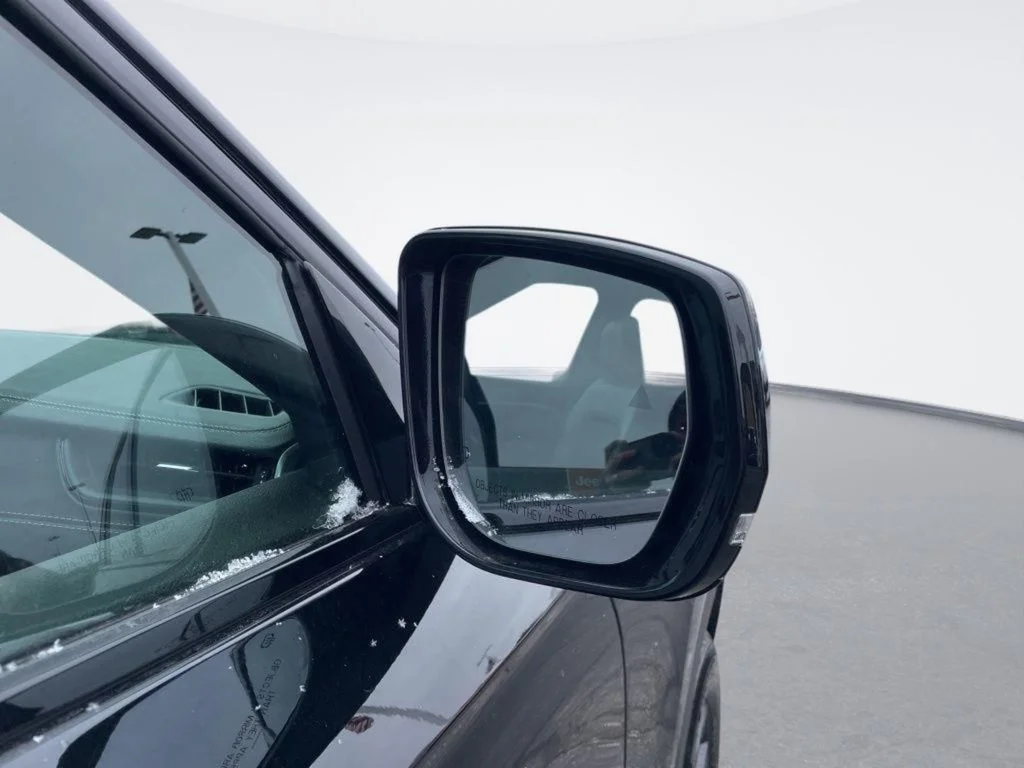 New 2026 Diamond Black Crystal Pearl-Coat Exterior Paint Jeep Altitude image 14