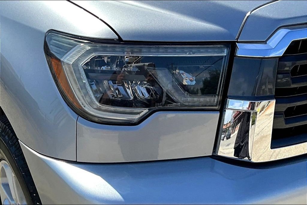 Used 2018 Silver Toyota SR5 image 30