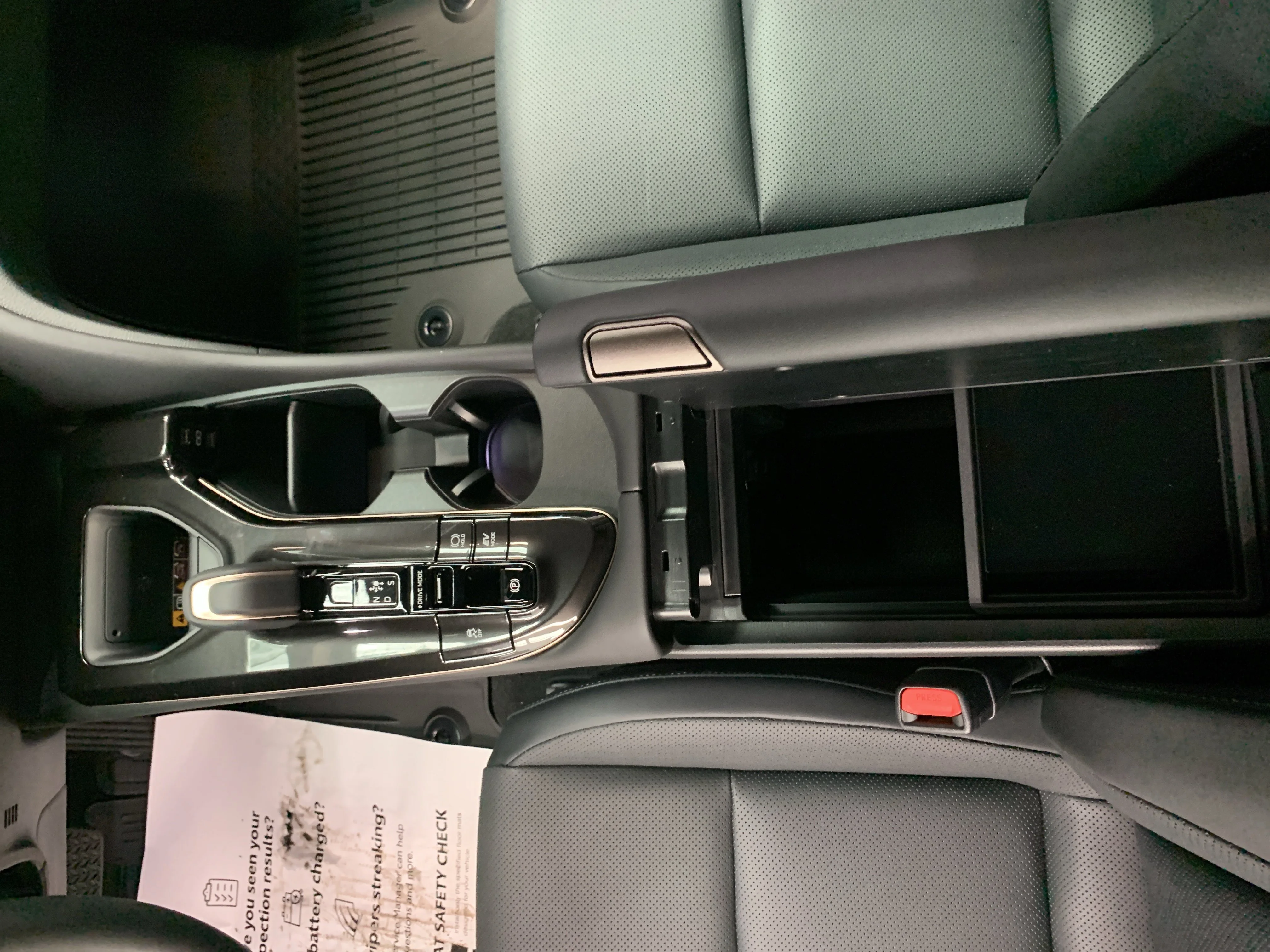 2026 Toyota Crown Signia XLE - Photo 13