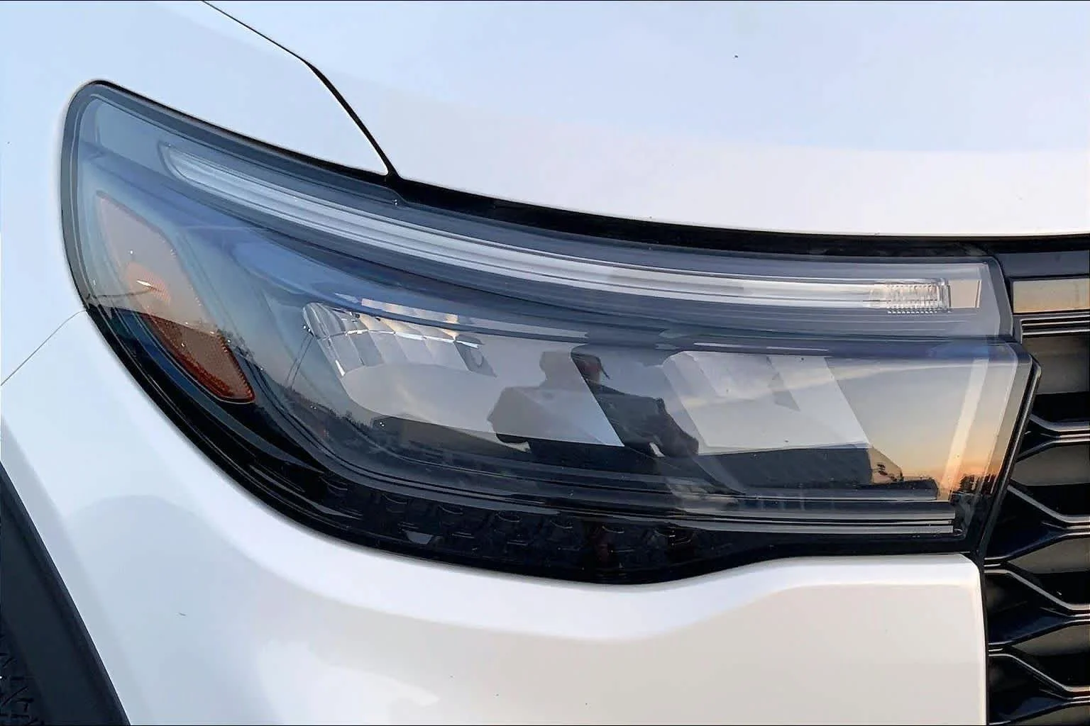 Used 2025 Star White Metallic Tri-Coat Ford ST-Line image 23