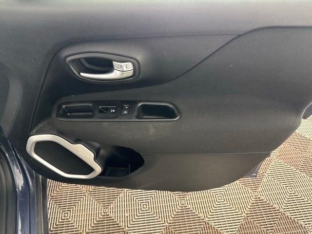 Used 2019 Blue Jeep Latitude image 23