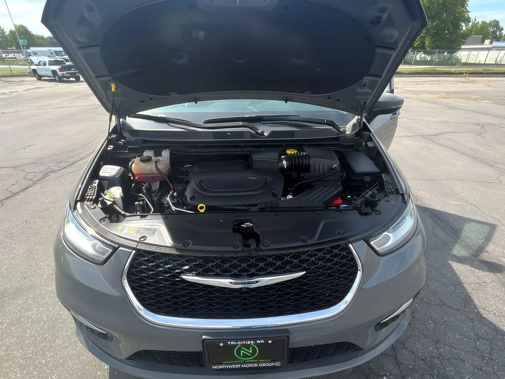 2023 Chrysler Pacifica Touring L - Photo 9