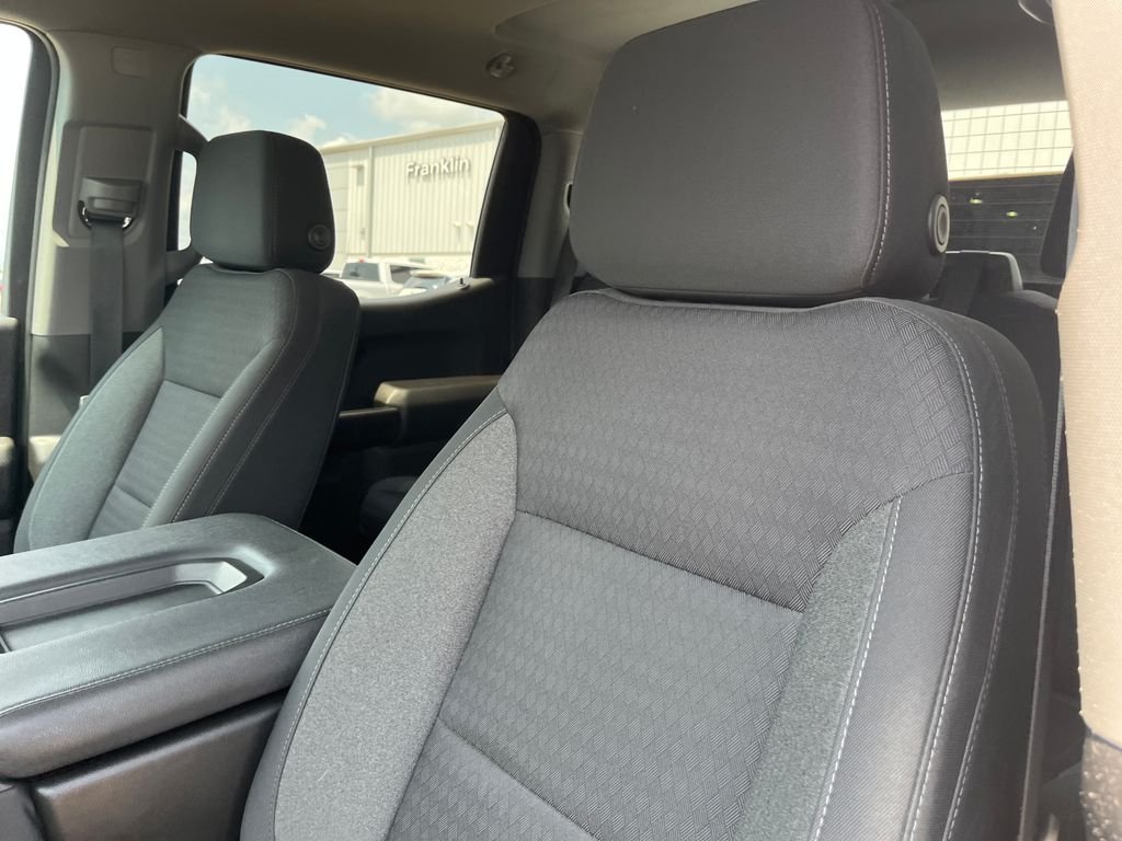 Used 2023 White Chevrolet Custom image 13