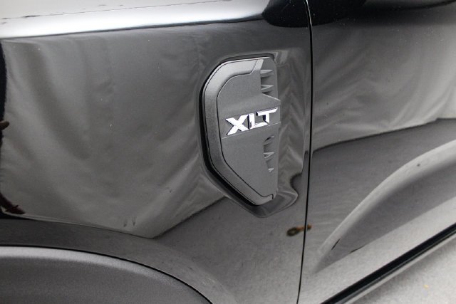 New 2026 Shadow Black Ford XLT image 21