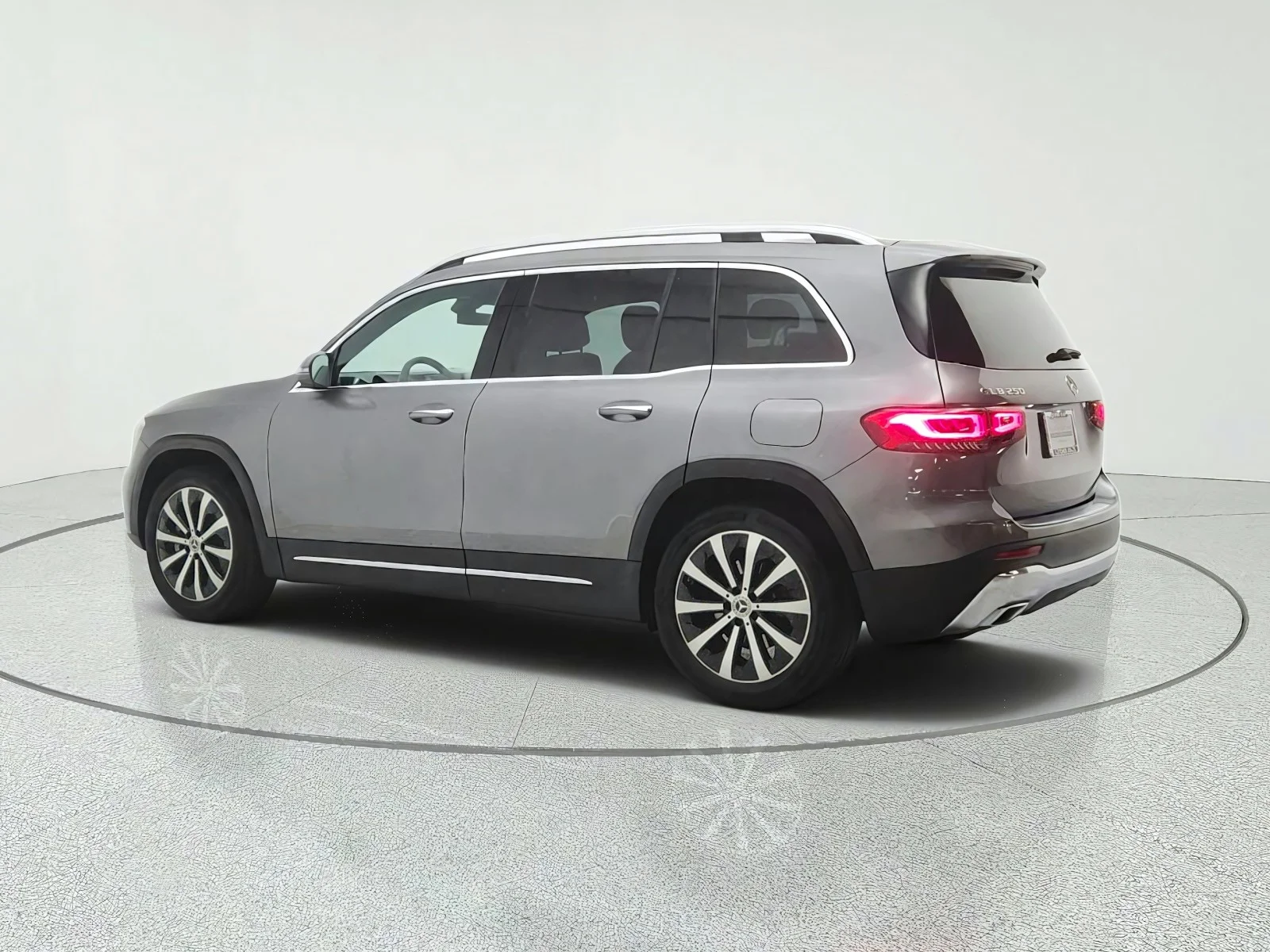 Used 2022 Mountain Grey Metallic Mercedes-Benz GLB 250 SUV image 7