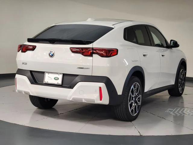 Used 2026 White BMW xDrive28i image 2