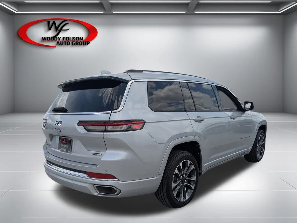 Used 2021 Silver Jeep Overland image 3