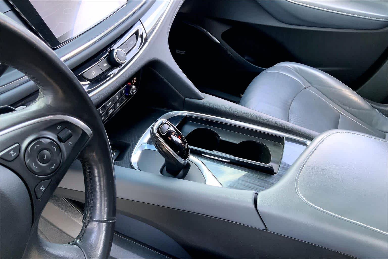 Used 2018 White Frost Tricoat Buick Premium image 16