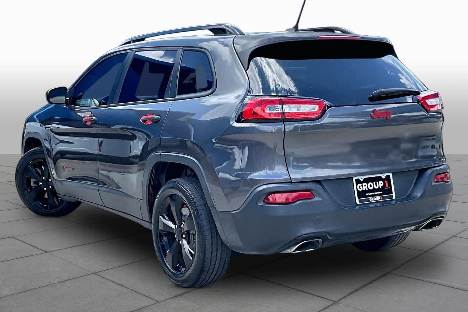 Used 2017 Granite Crystal Metallic Clearcoat Jeep Altitude image 11
