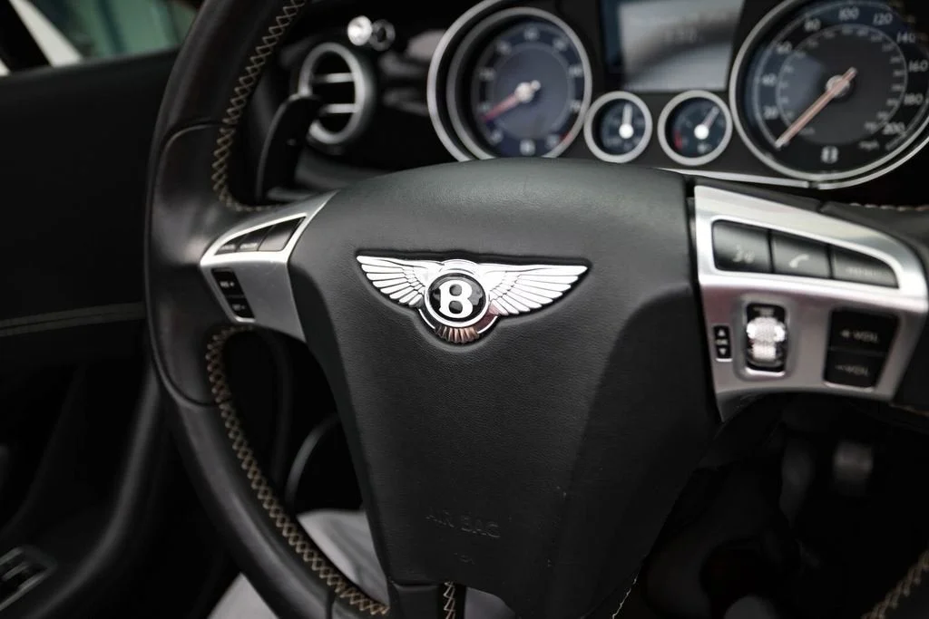 Used 2014 Glacier White Bentley Speed image 26