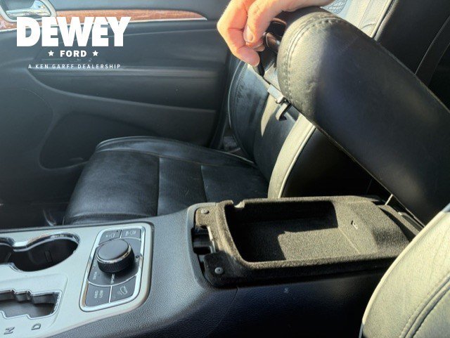 Used 2011 Mineral Gray Clearcoat Metallic Jeep Overland image 23