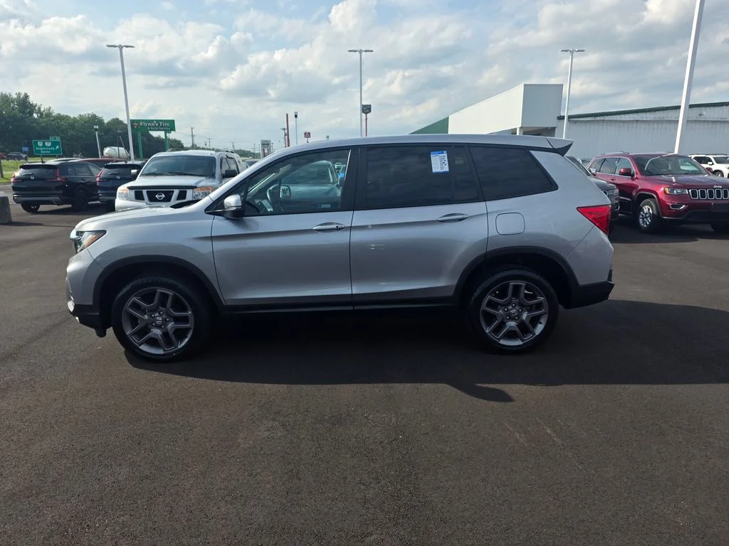 Certified Used 2023 Lunar Silver Metallic Honda EX-L image 6