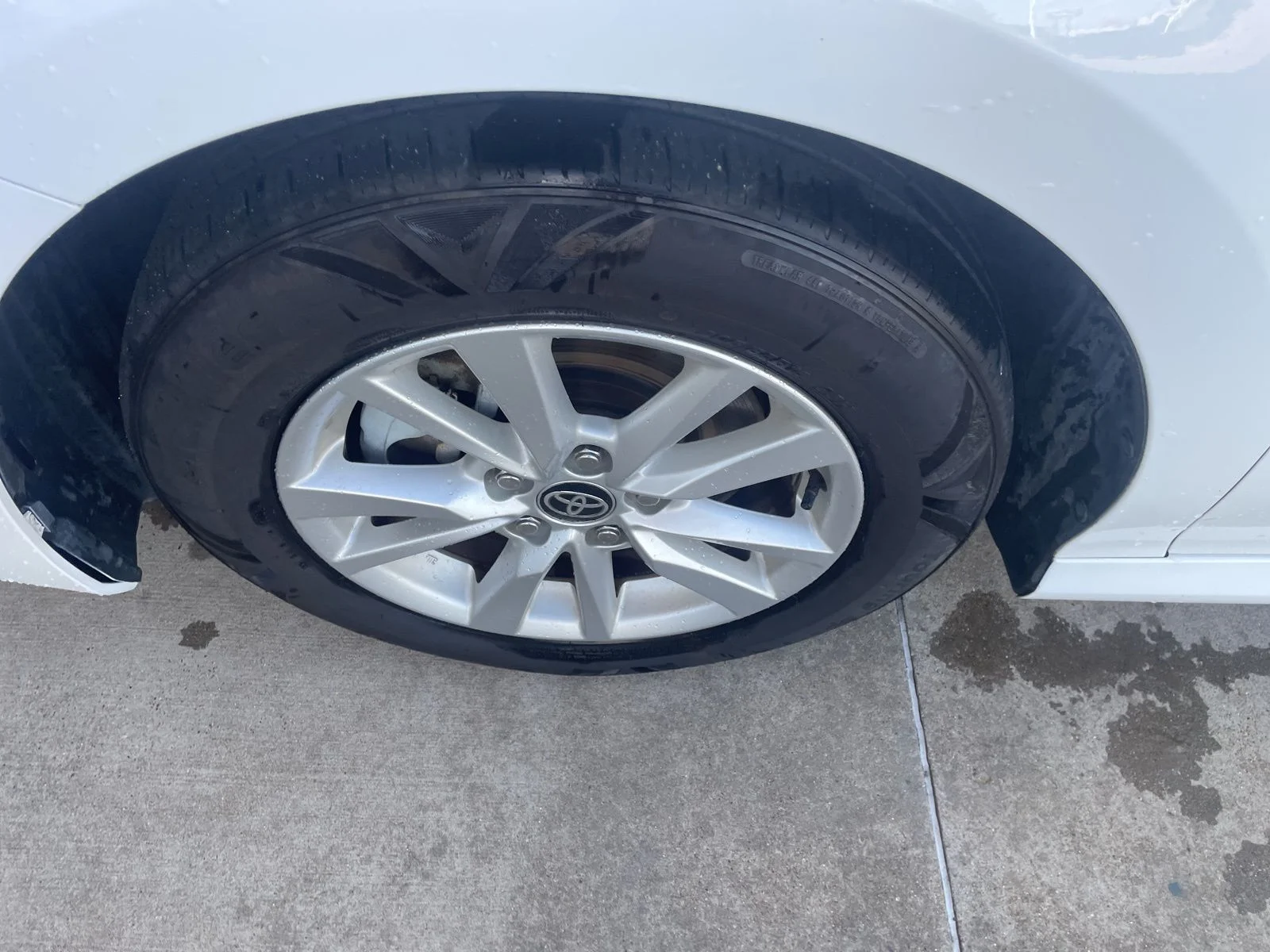 Used 2025 White Toyota LE image 24