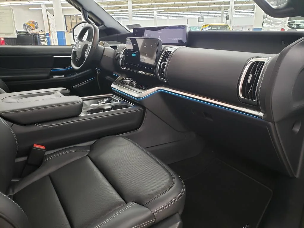 New 2027 Marsh Gray Ford Platinum image 20