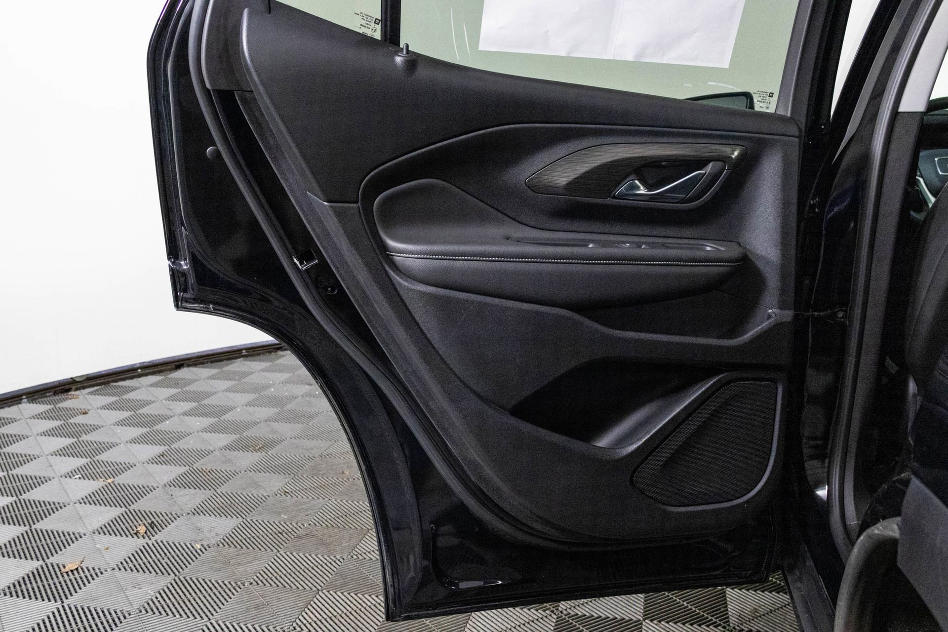 2023 GMC TERRAIN - Image 33