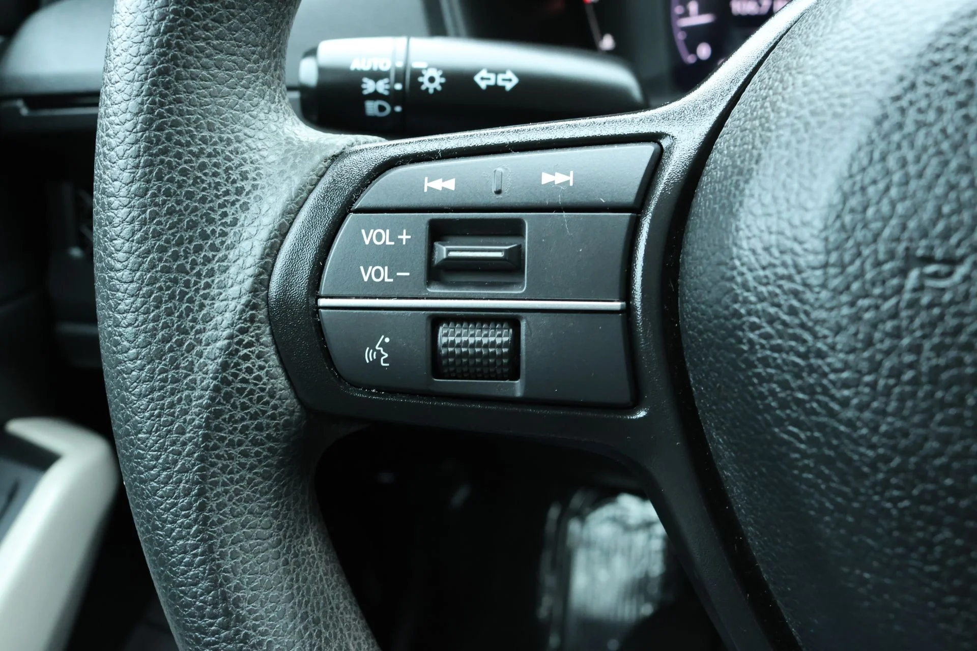 Used 2024  Honda LX image 9